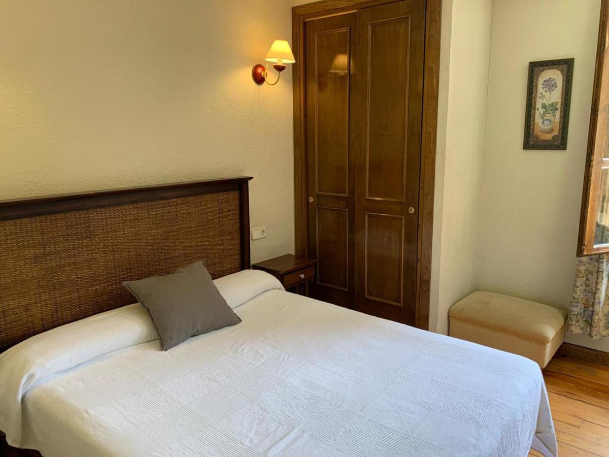 Hotel Charle Jaca Ngoại thất bức ảnh