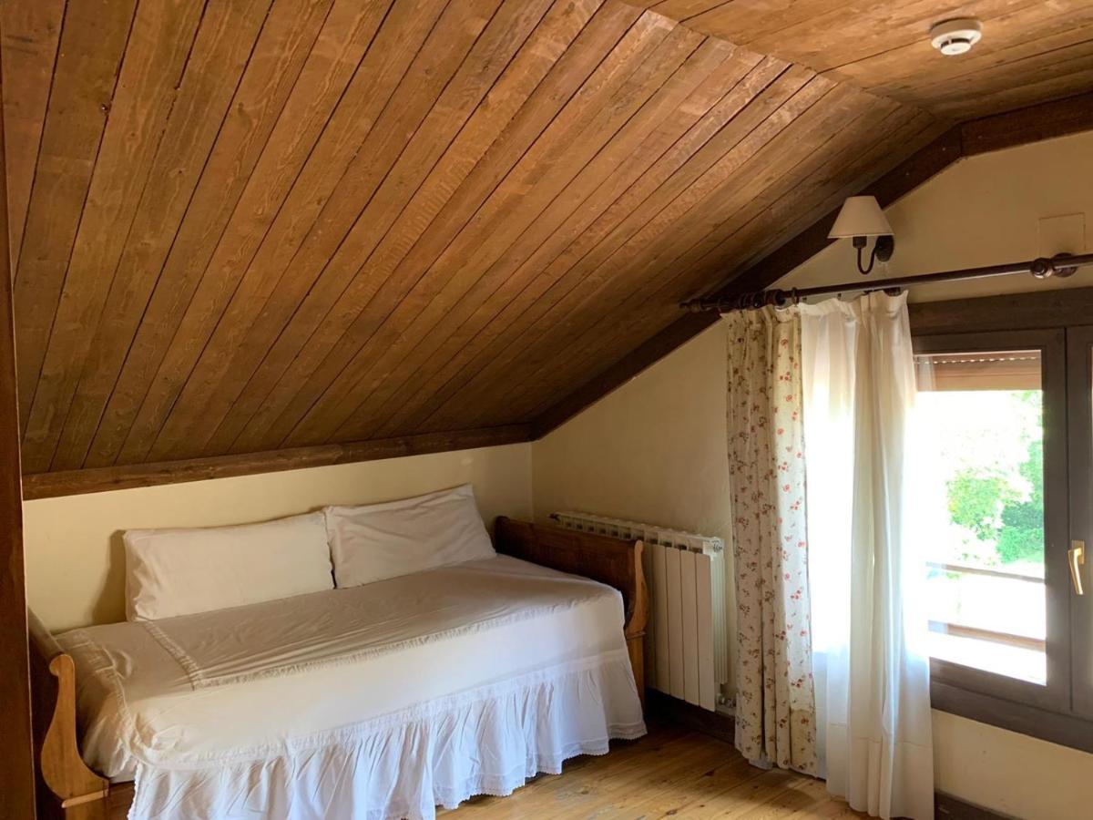 Hotel Charle Jaca Ngoại thất bức ảnh