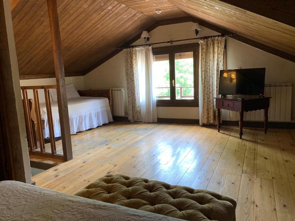 Hotel Charle Jaca Ngoại thất bức ảnh