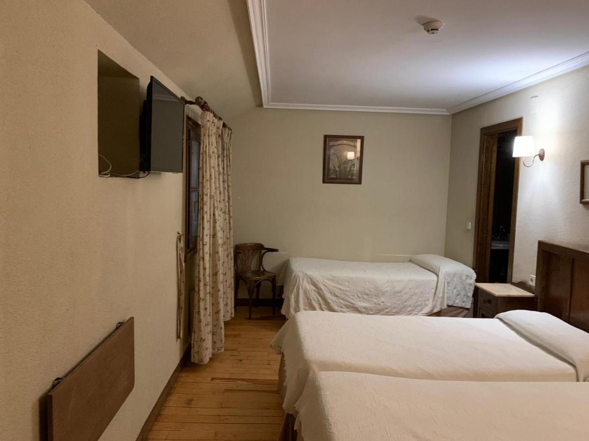 Hotel Charle Jaca Ngoại thất bức ảnh