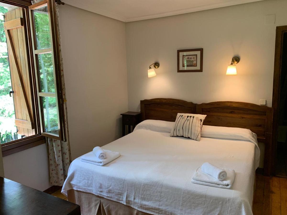 Hotel Charle Jaca Ngoại thất bức ảnh