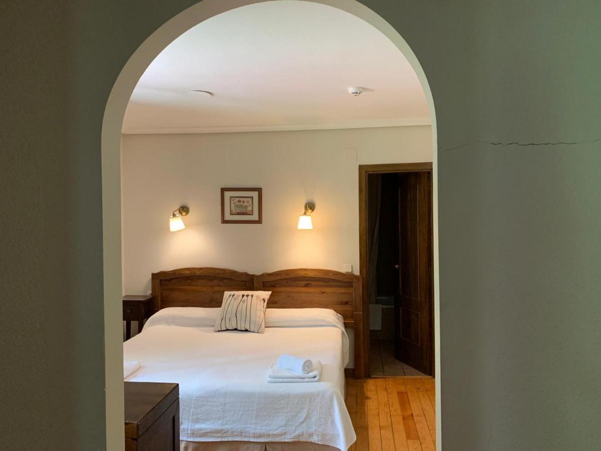 Hotel Charle Jaca Ngoại thất bức ảnh