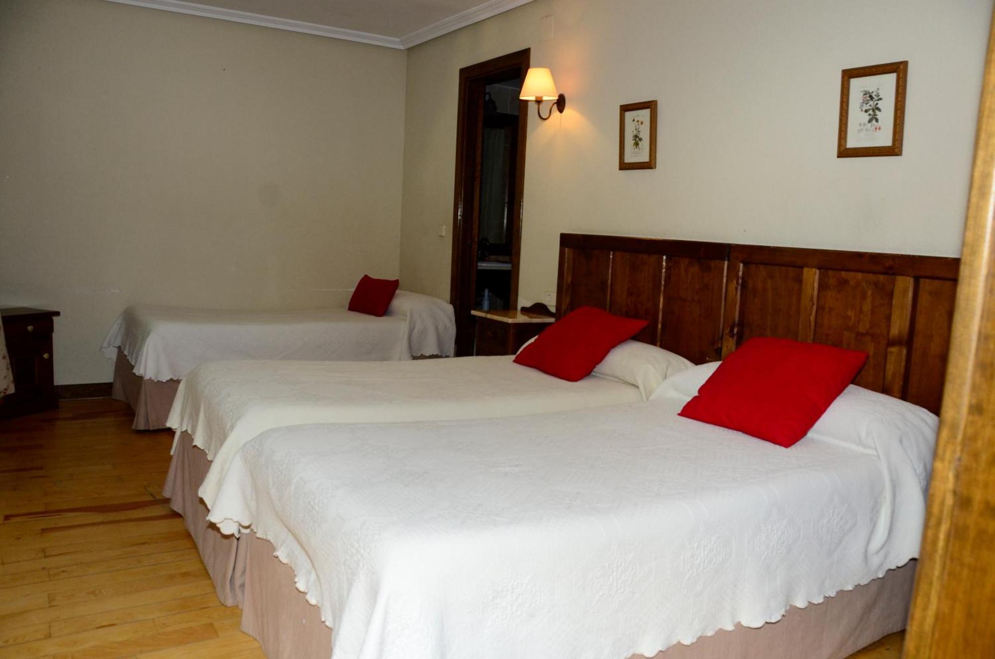 Hotel Charle Jaca Phòng bức ảnh