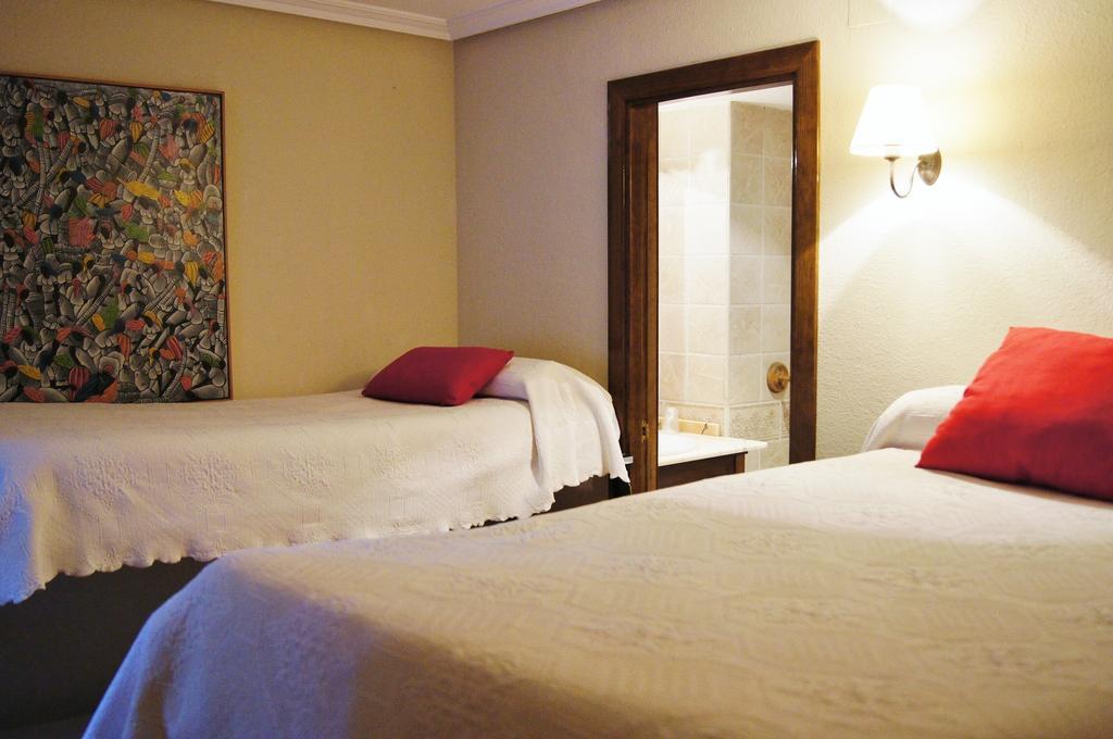 Hotel Charle Jaca Ngoại thất bức ảnh