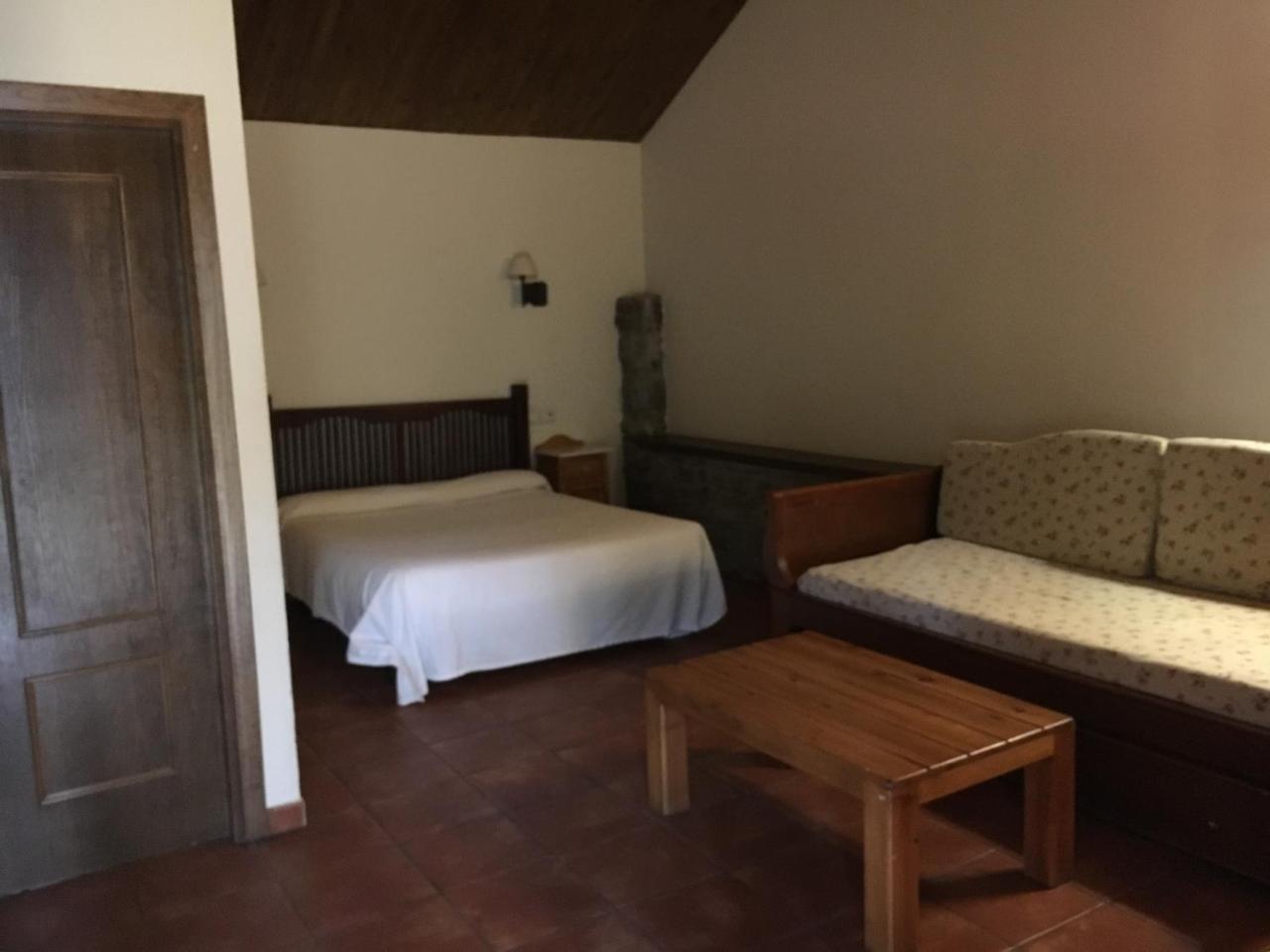 Hotel Charle Jaca Ngoại thất bức ảnh